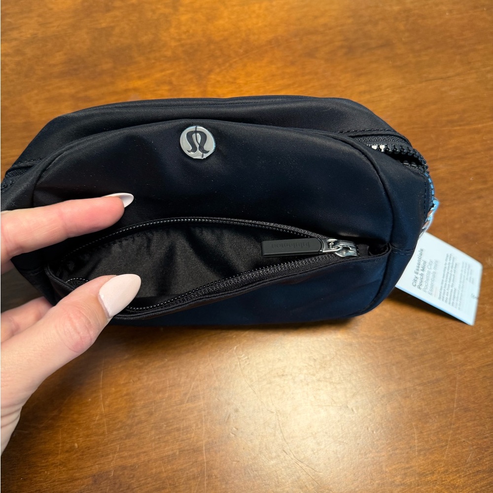 lululemon Black City Essentials Bag - Picture 2 of 4